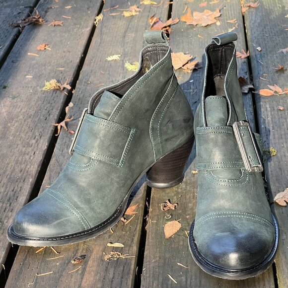 FLUEVOG EAST END PORTER Peacock Heeled Booties Ankle Boots LIKE NEW - Picture 10 of 13